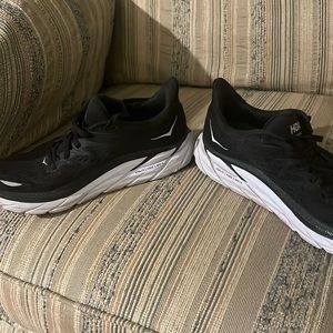 Women’s Hoka tennis shoe Clifton 8.